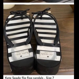 Kate spade flip flops size 7 black and white
